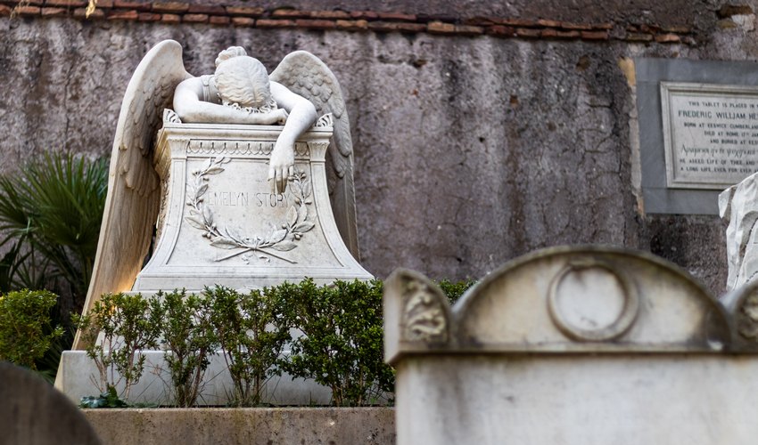Codici: da AdER un’altra beffa per i contribuenti nel caso del Cimitero Urbano di Latina
