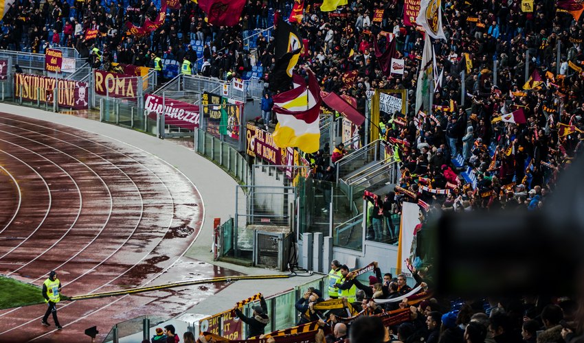 Codici: volo cancellato e nessun rimborso, problemi per i tifosi della Roma per la finale di Tirana