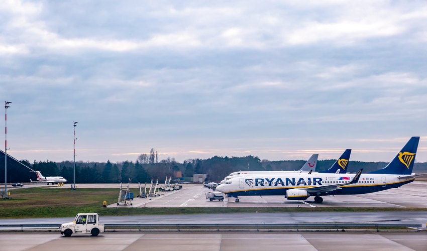 Codici: volo Ryanair da Brindisi a Londra con 5 ore di ritardo, chiesto il risarcimento dei passeggeri