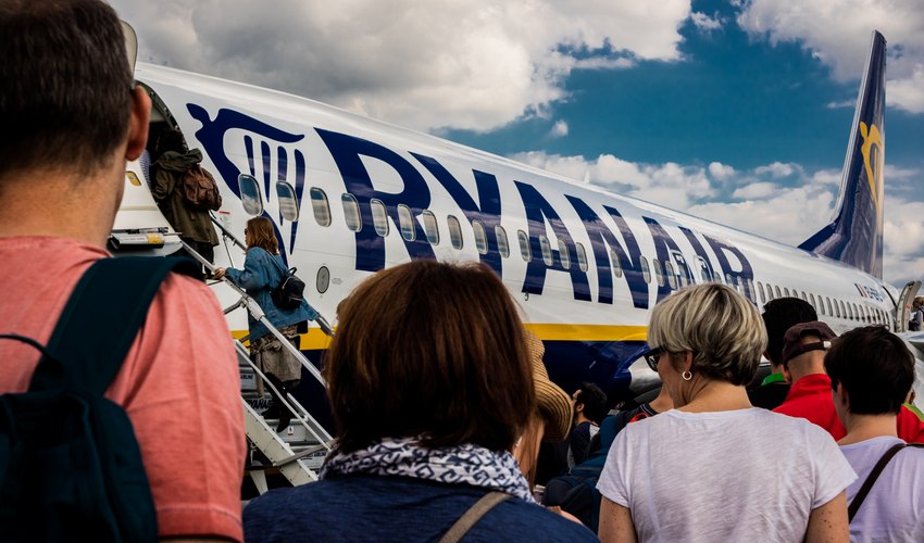 Codici: volo in ritardo, Ryanair condannata a risarcire 9 passeggeri